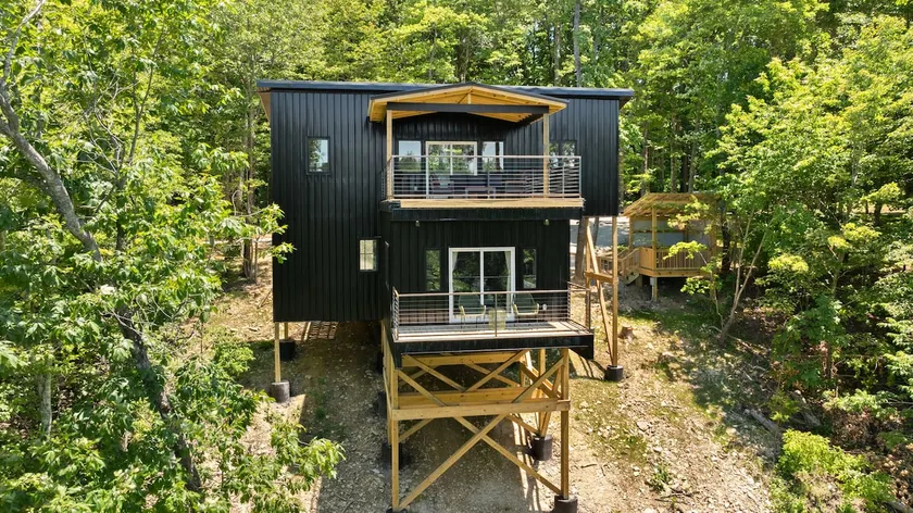 *NEW listing*~hot tub~MNT views~container home-2/2 - Image 1