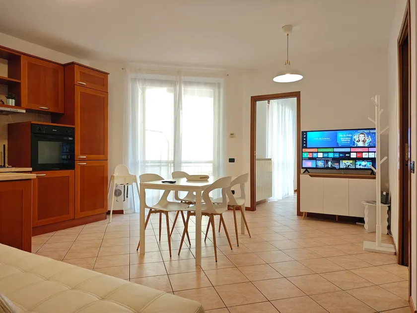 Beautiful three-room apartment 600 meters from the center - Image 1