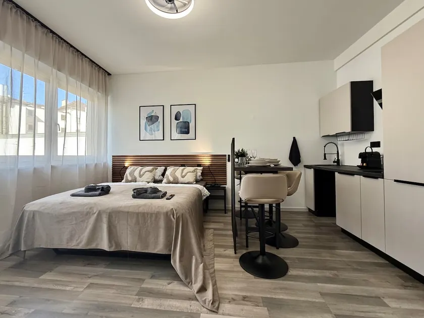 Modern studio apartment in Stuttgart center - Image 1