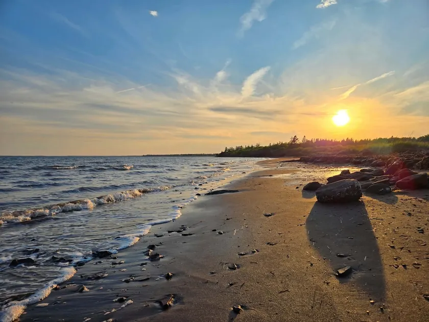 Oceanfront Cozy Cottage with Hot tub & Sandy Beach - Image 1