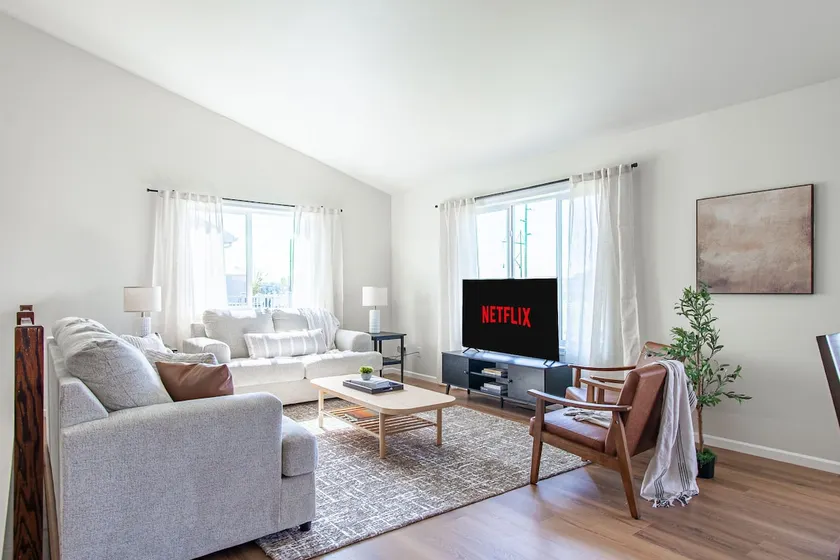 3BR I 4 mins to the Lights, King, Patio, Games - Image 1