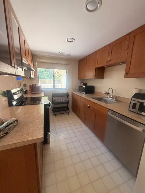 Recently renewed 4 beds, 5 beds with 2 bath. - Image 1