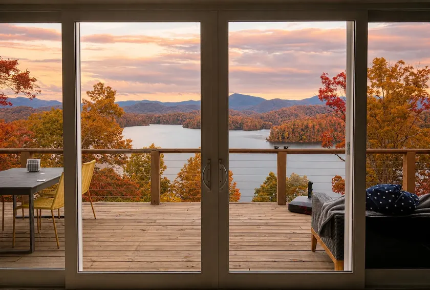 Hidden Point House Stunning Lake Views - Image 1