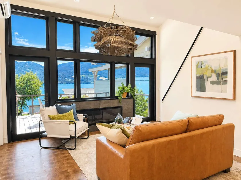 Designer Lakefront Condo C1 Wapato Point Chelan - Image 1