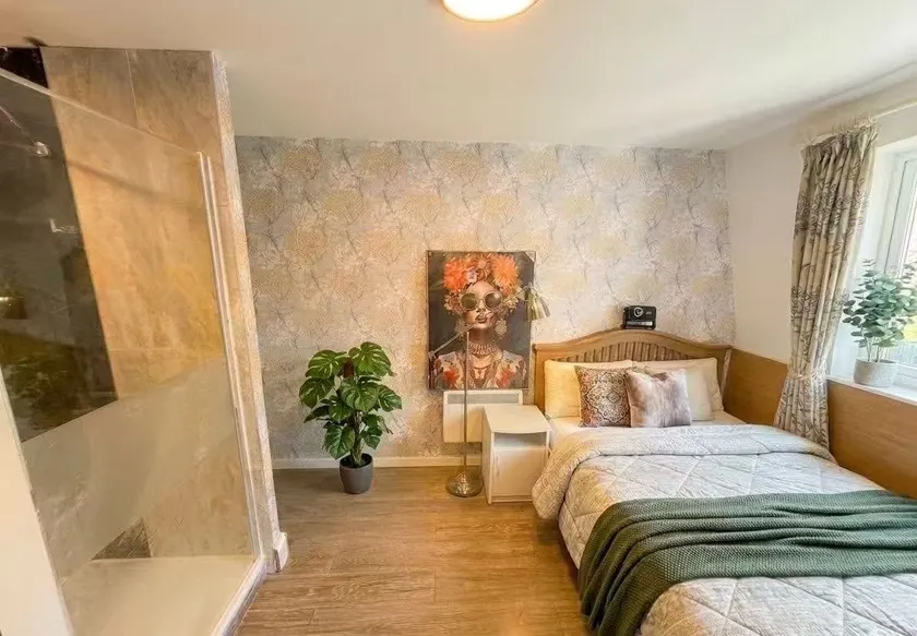 Trinity College Area Apartment - Image 1