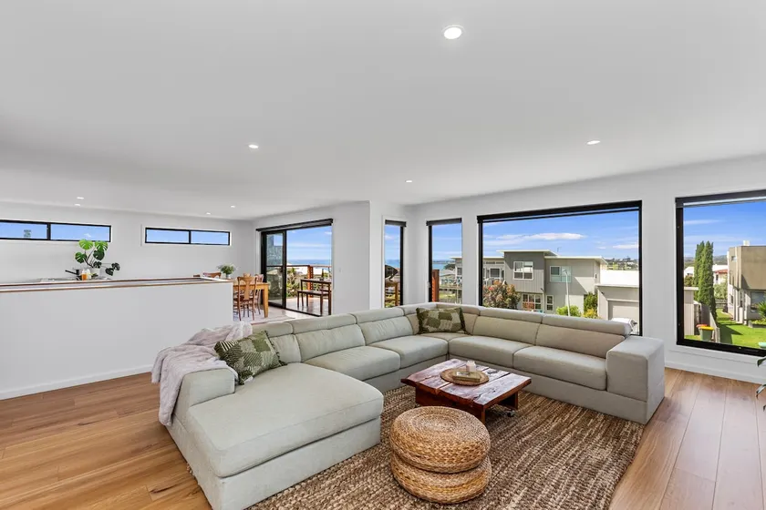 Hillside @ the Bay - ocean and harbour views - Image 1