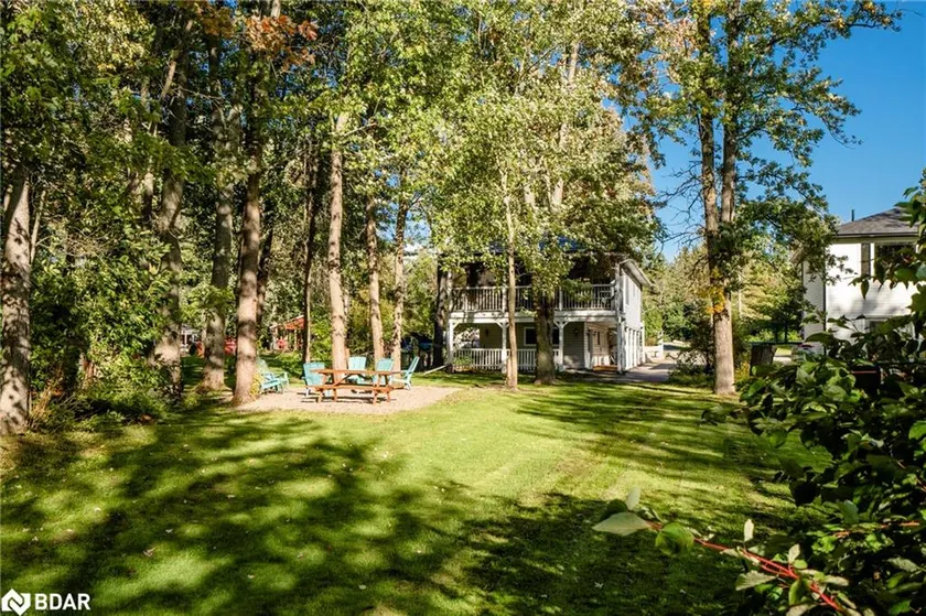 Patring Waterfront Monck House Cottage in Sebright - Image 1