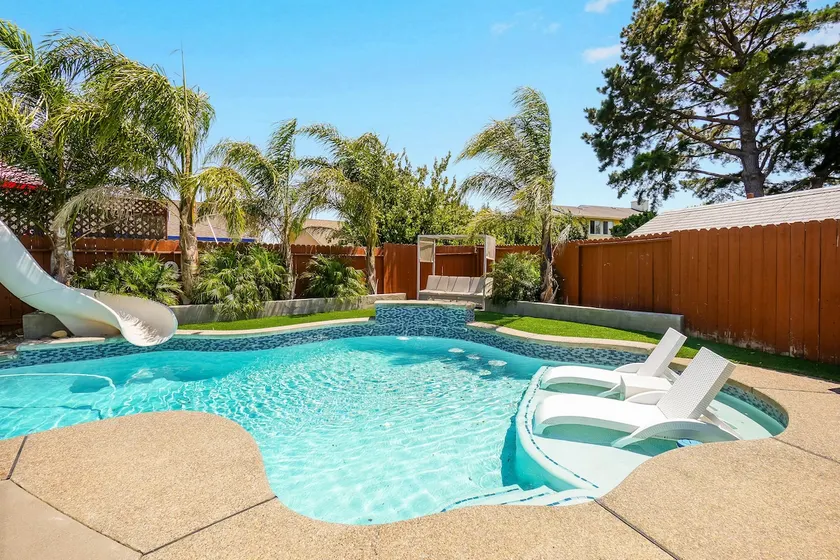 Resort-style retreat with pool near Napa valley - Image 1