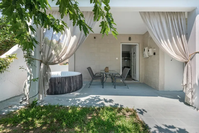 30Roses House - Image 1