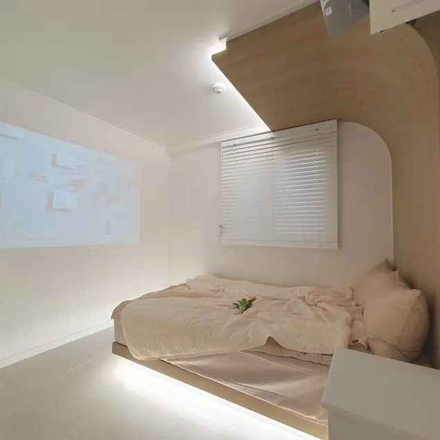 Room 303#Emotional accommodation#Beam projector movie theater - Image 1