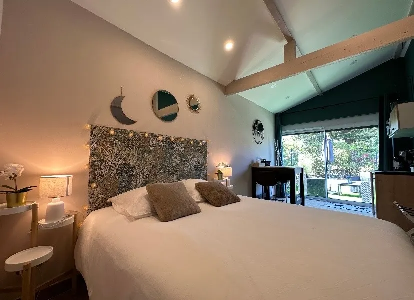 Cozy studio with private spa and garden - Image 1