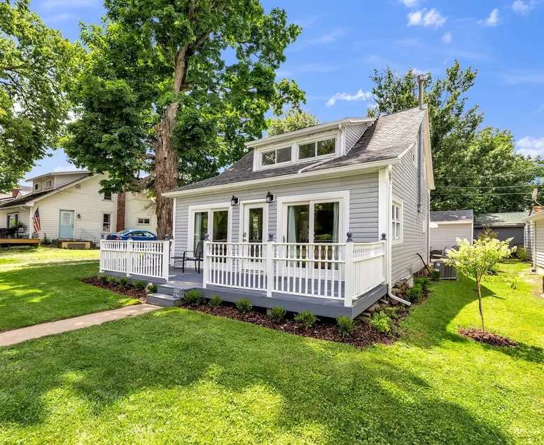 Mid-Century Cottage - Image 1
