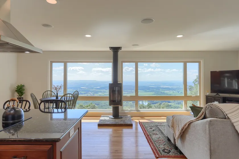 Blue Mountain Overlook | Romantic Couples Retreat - Image 1