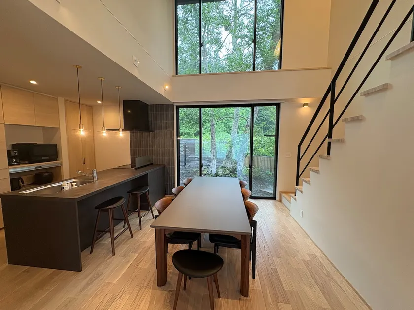 [Newly Built and Open] Hot Spring with a Direct Flow from the Source | 123㎡ Entire Villa for Rent | Quiet Forest with a View of Birch Trees, Minakami - Image 1