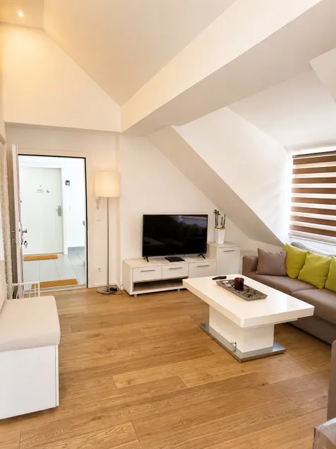 Apartment with a patio - Image 1