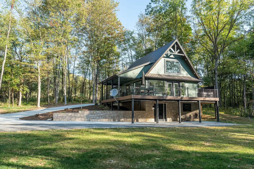 Tranquil Wooded Setting With Hot tub - Image 1