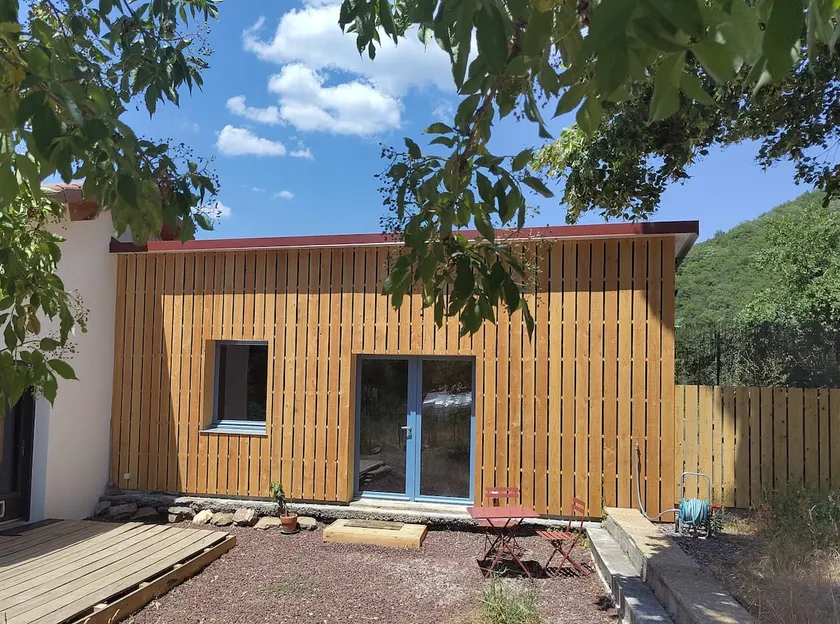 Bedroom + bathroom, independent entrance - Image 1