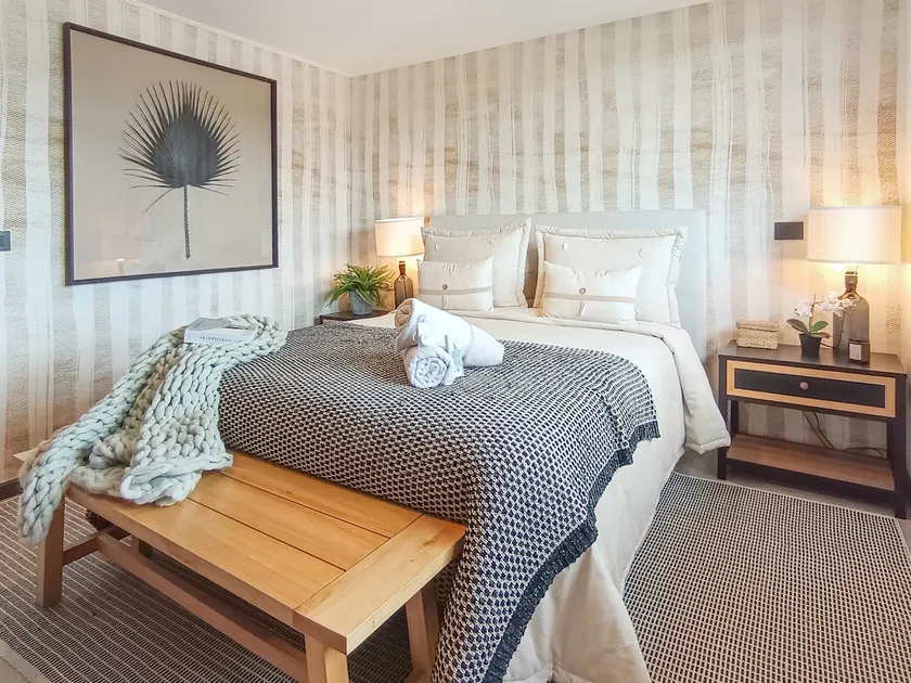 Luxury duplex with heated pool and gym - Image 1