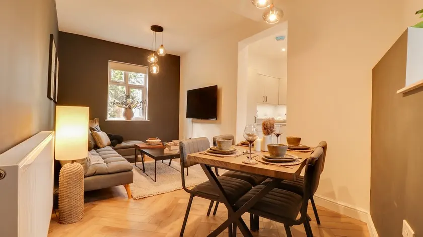 The Gate House-Wyndale Living- West Malvern - Image 1