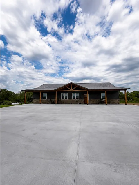 The Hunting Lodge at Lakeside Cedar Lodge - Image 1