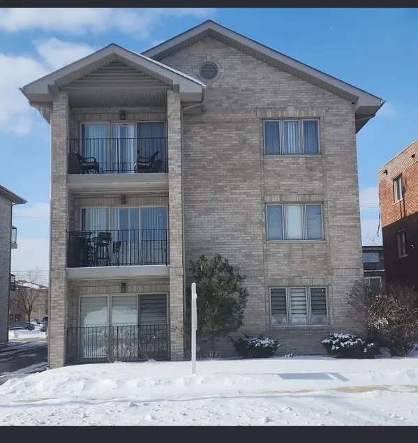 Modern 1-Bedroom Condo with Private Parking - Image 1