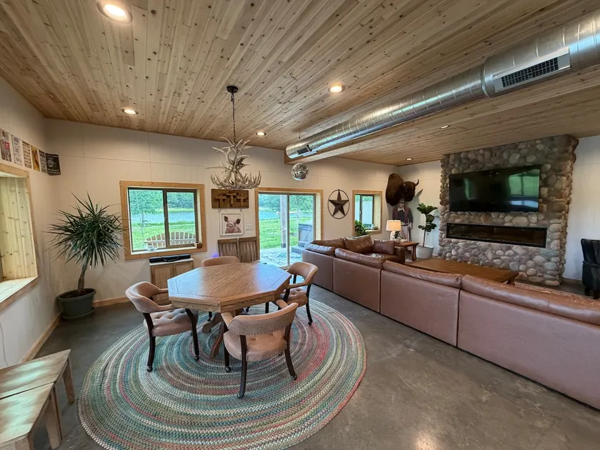 Luxury Farm Retreat | Hot Tub, Mini Putt, Fire Pit - Image 1