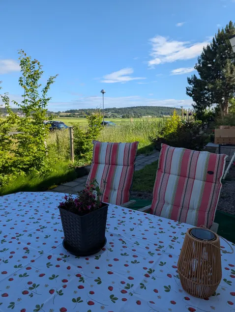 Fresh, rural and close to town - Image 1