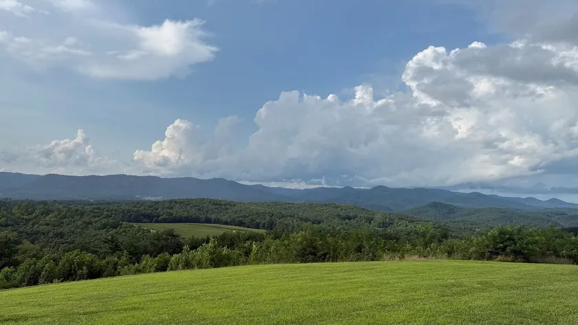 “Hatfield Homestead” Blue Ridge Mountain Retreat - Image 1