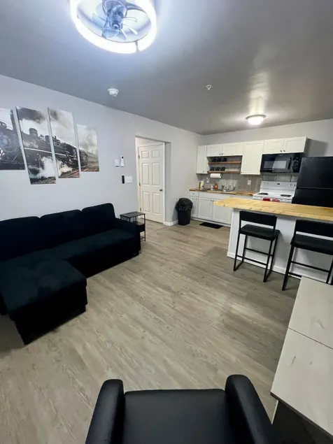 Modern Mountain Retreat in Downtown Frostburg - Image 1
