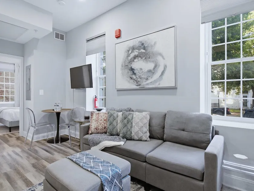 Modern Capitol Hill Stay, Eastern Market METRO - Image 1