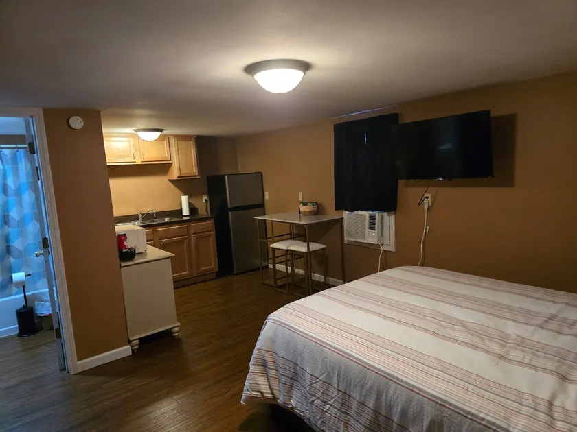 Momma's Little Cottage - Image 1