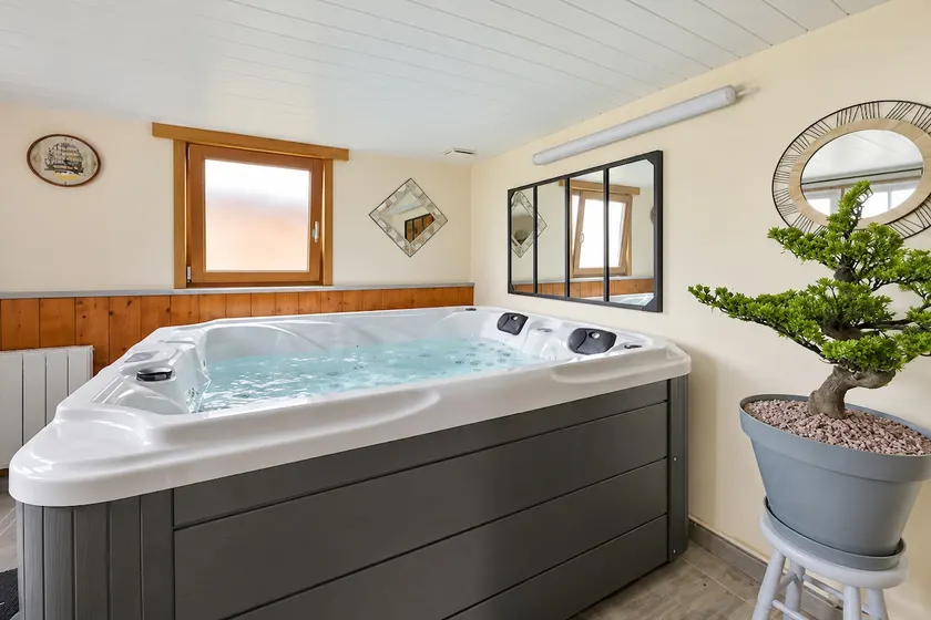 Cozy getaway with private hot tub in Mayenne - Image 1