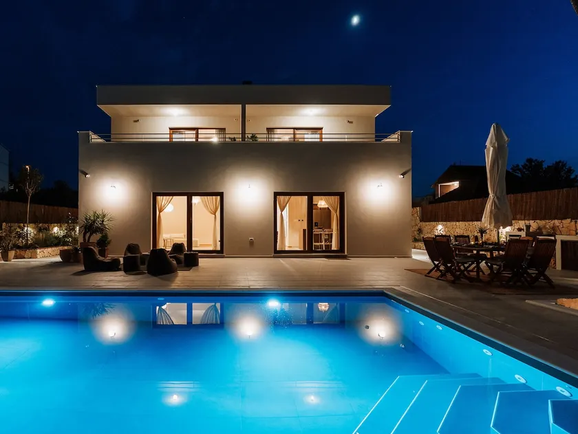 Casa Luma Design Villa, Heated Pool & Privacy - Image 1