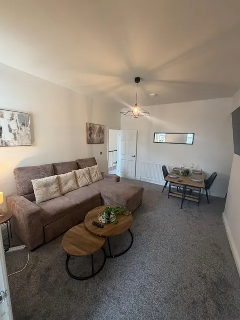 Percy Home - NEW 2 Br 1 Bath Hollidays andContractors - Image 1