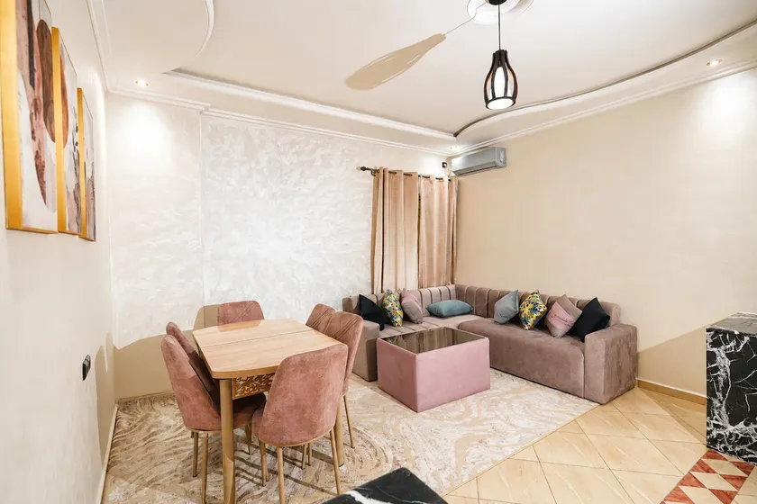 Cozy 2BR & Terrasse + Fast WiFi 100Mbps - Image 1