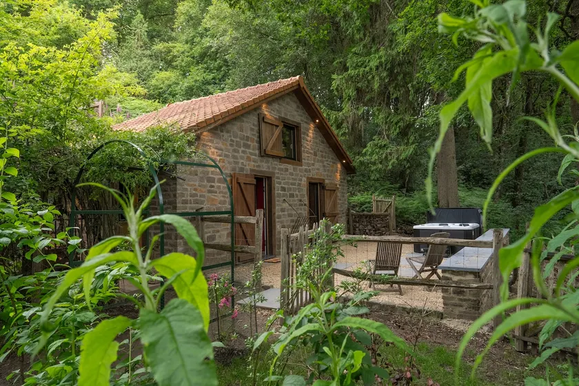 Vintage Barn with Jacuzzi in Nature - Image 1