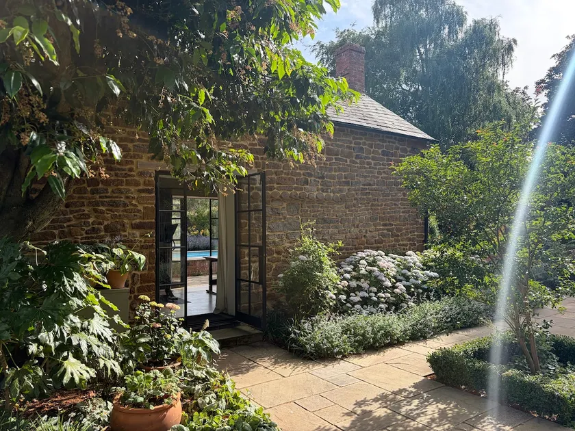 Guest House near Silverstone & Banbury with Pool - Image 1