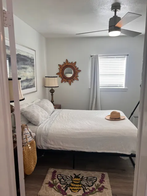 Nice Loft in Safe S. Downtown Historic by Water - Image 1