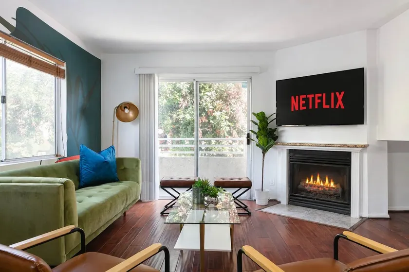 Upscale 4BR Urban Townhome I Sleeps 10 - Image 1