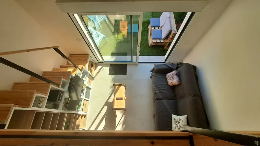 Independent studio with mezzanine, 28 square meters - Image 1