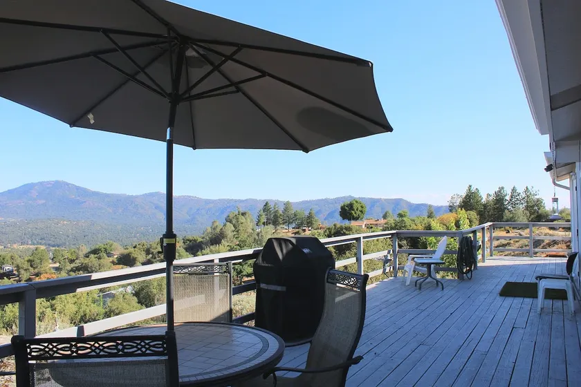 Million Dollar View - EV Charging & Pet Friendly - Image 1