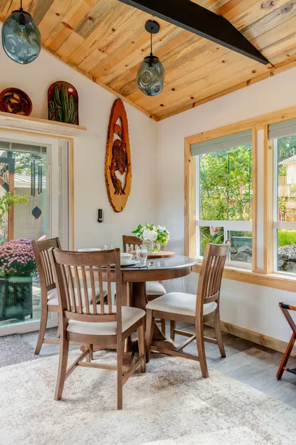 Cozy Fall Garden Guesthouse /Seattle & Bellevue - Image 1