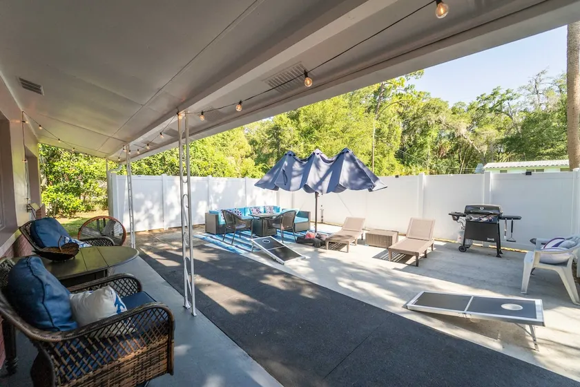 5 minutes from Three Sisters Springs 3 bed 2 bath - Image 1