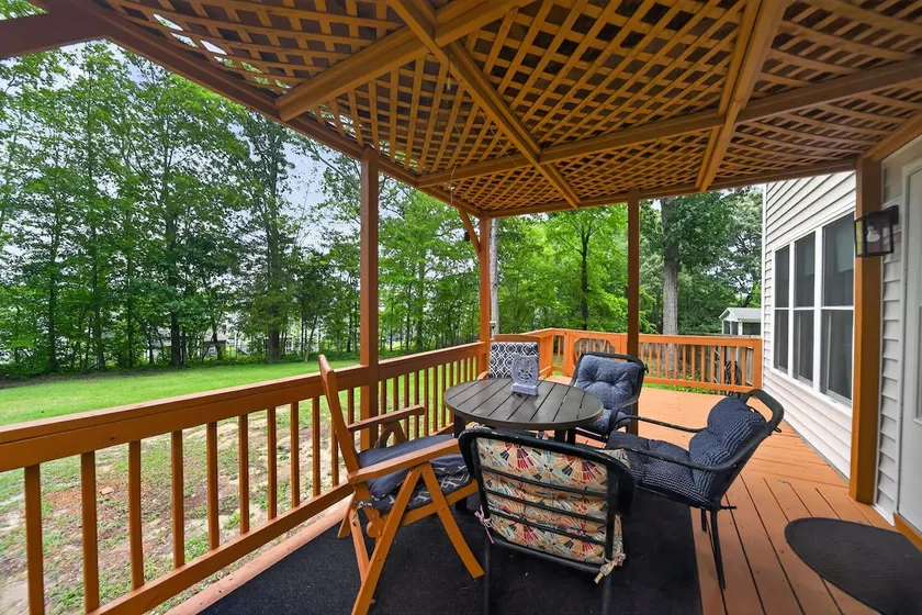 Peaceful Resting Home Near Raleigh/Local Favorites - Image 1