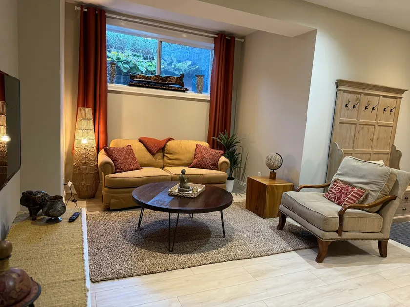 Cozy 2 BDR. Muskoka in the City near Lake & GO - Image 1