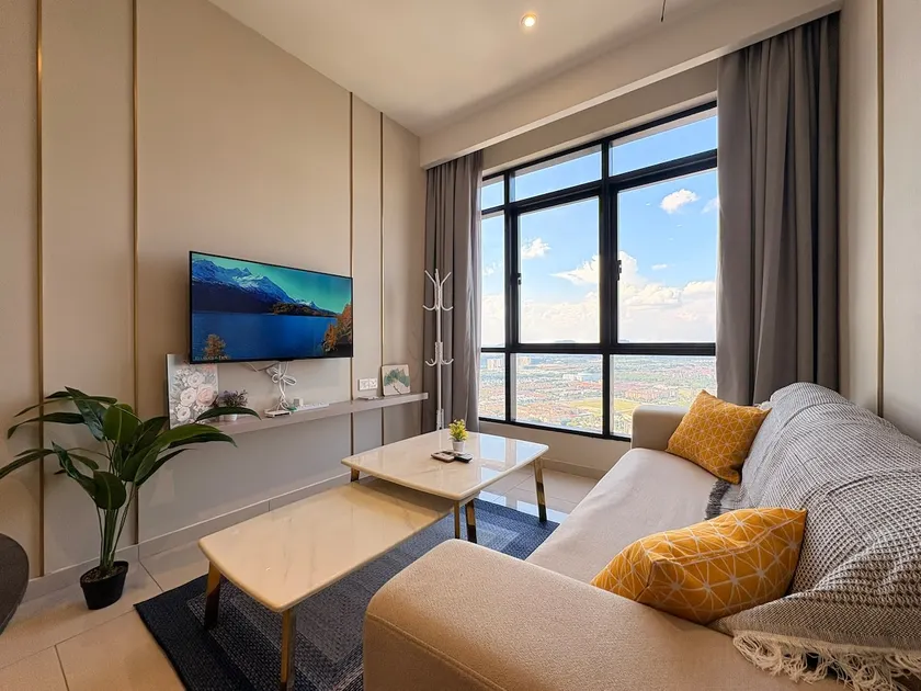 Hill10 Residence I-City - Image 1