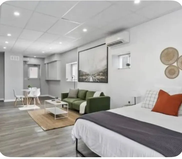 The Spacious Nest Exec. XL Studio Apt. W/Parking - Image 1