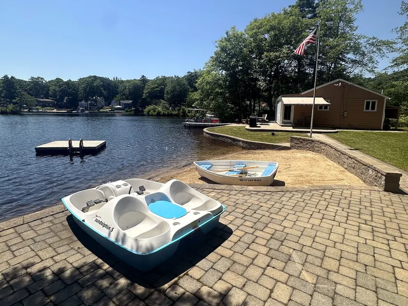 Lake Monomonac Cottage with Private Beach & Dock - Image 1
