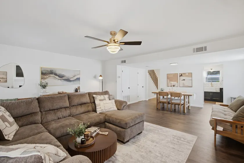 Townhome with Pool, King Bed, 4 min to Beach Park - Image 1