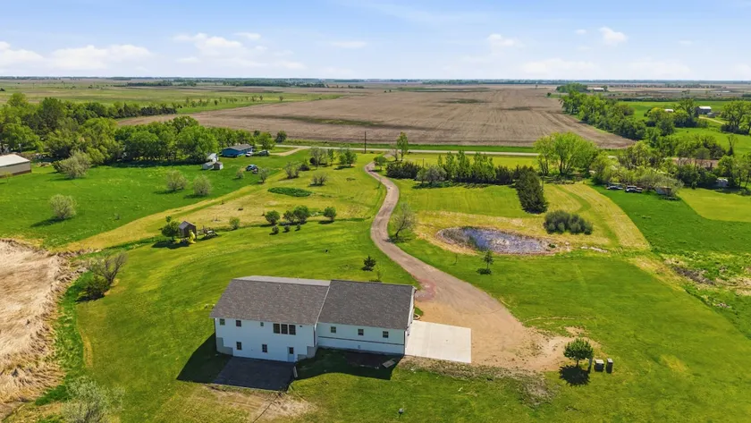 Sleeps 16+ | 6BR on 5 Acres, Hunting & Groups - Image 1